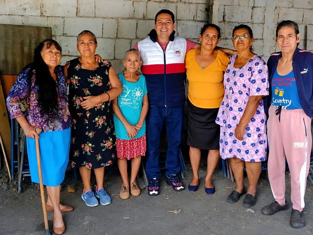 Visita comunitaria con vecinas del municipio